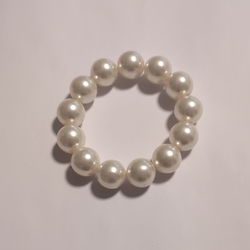 Elegant White‎ Pearl Beaded Stretch Bracelet